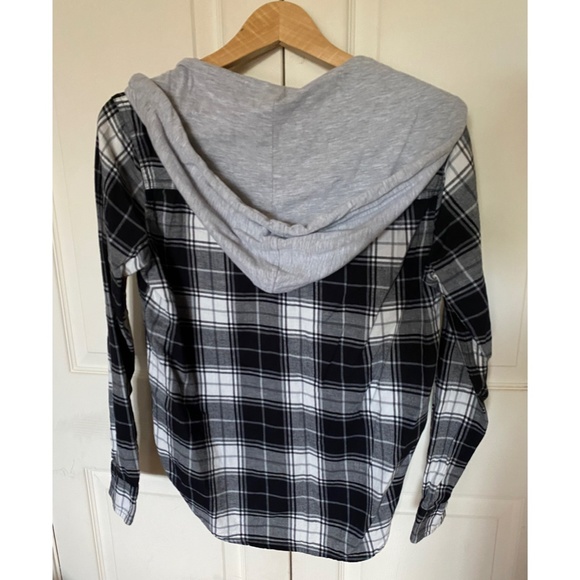EUC Forever 21 Women’s Hooded flannel plaid Shirt black and white Size S - Picture 3 of 6